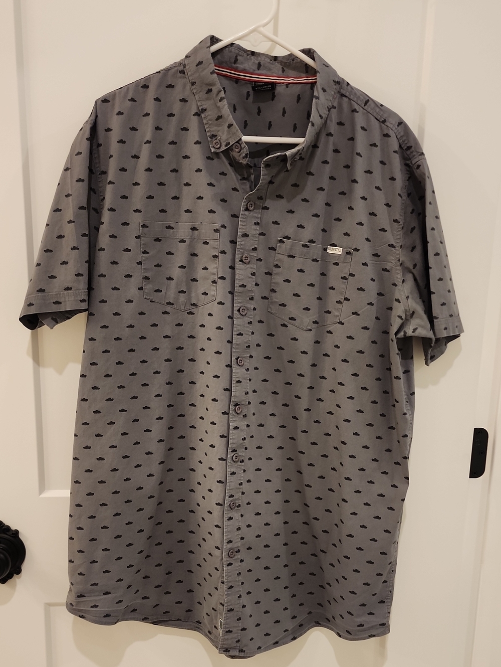 Grunt Style Men's Gray Short-Sleeve Button-Down Shirt with Micro Tank Print